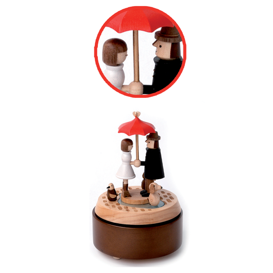 CARILLON LOVERS INNAMORATI SOTTO LA PIOGGIA